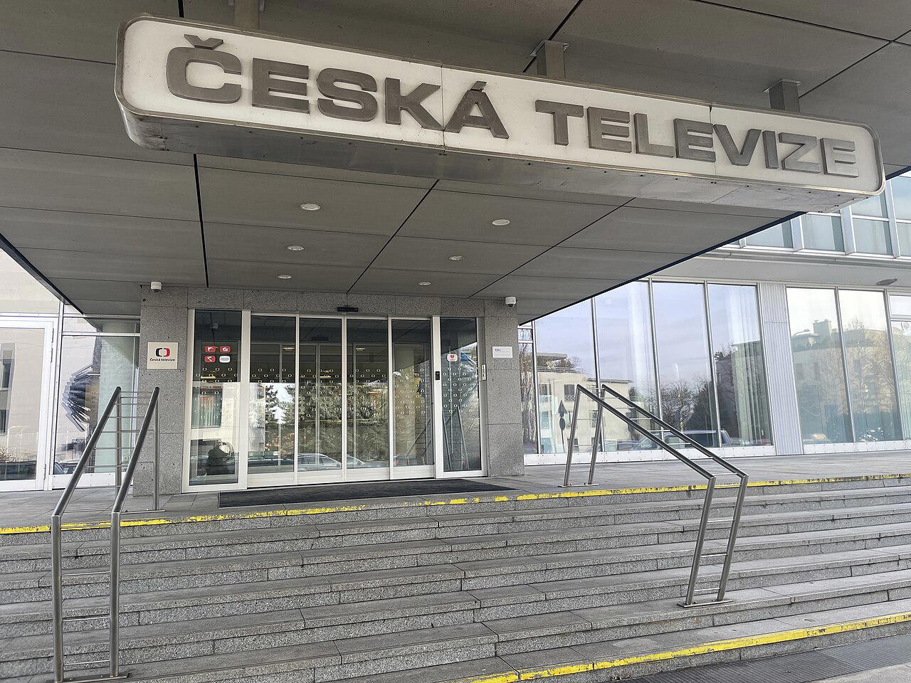 Vchod do budovy České televize