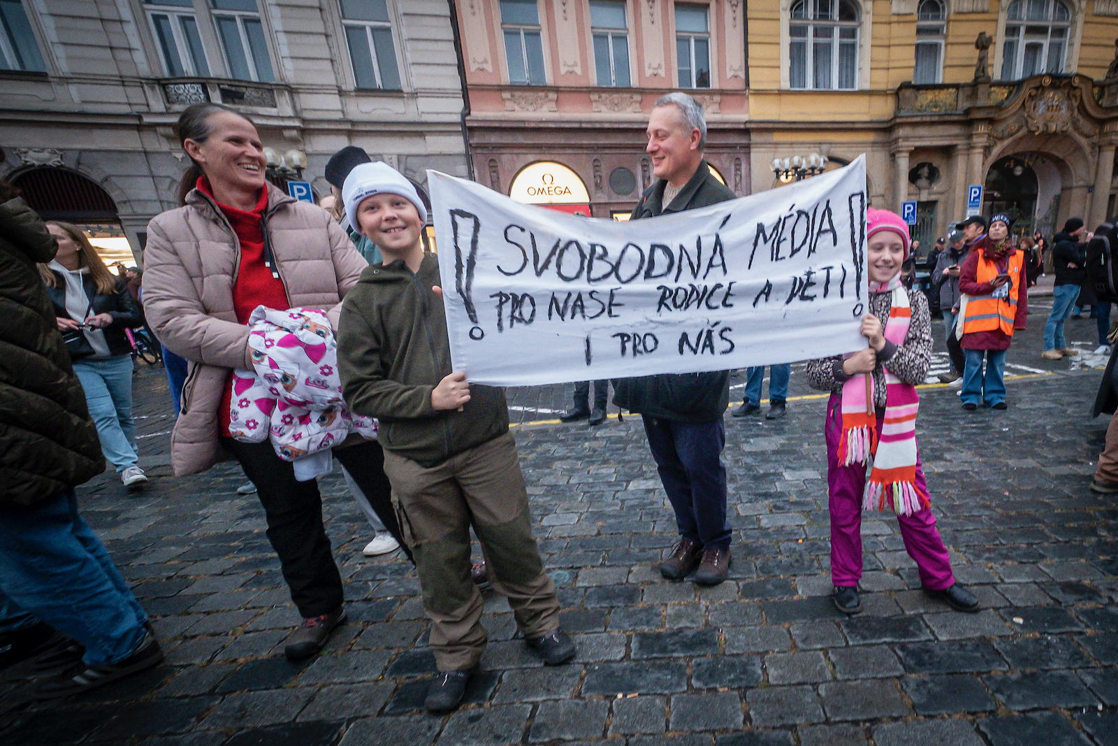 Demonstanti na podporu veřejnoprávních médií