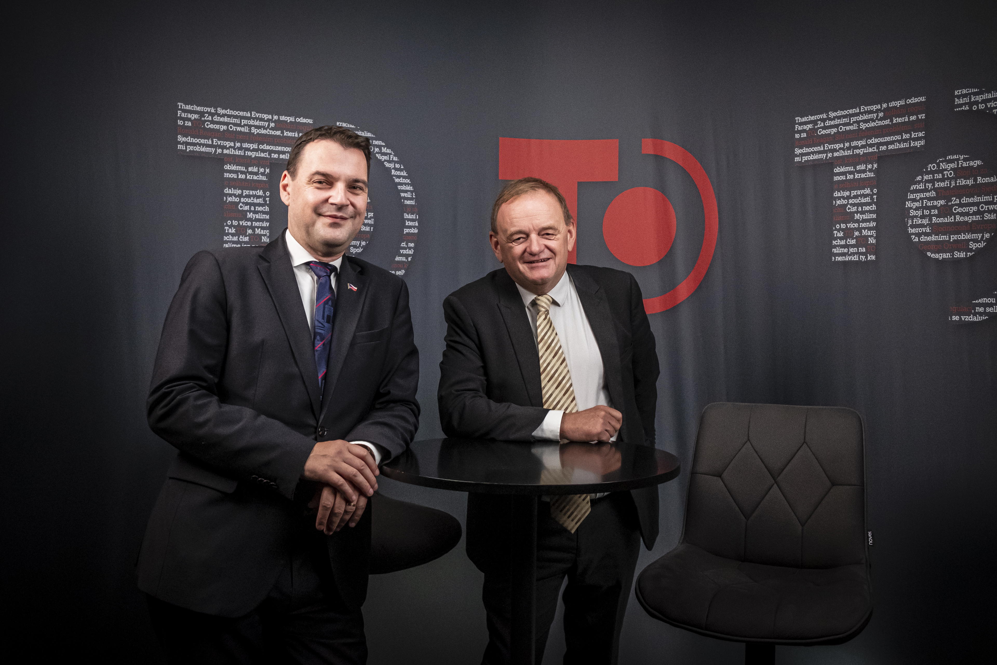 Ministr zahraničí Petr Macinka a šéfredaktor Deníku TO Marek Stoniš