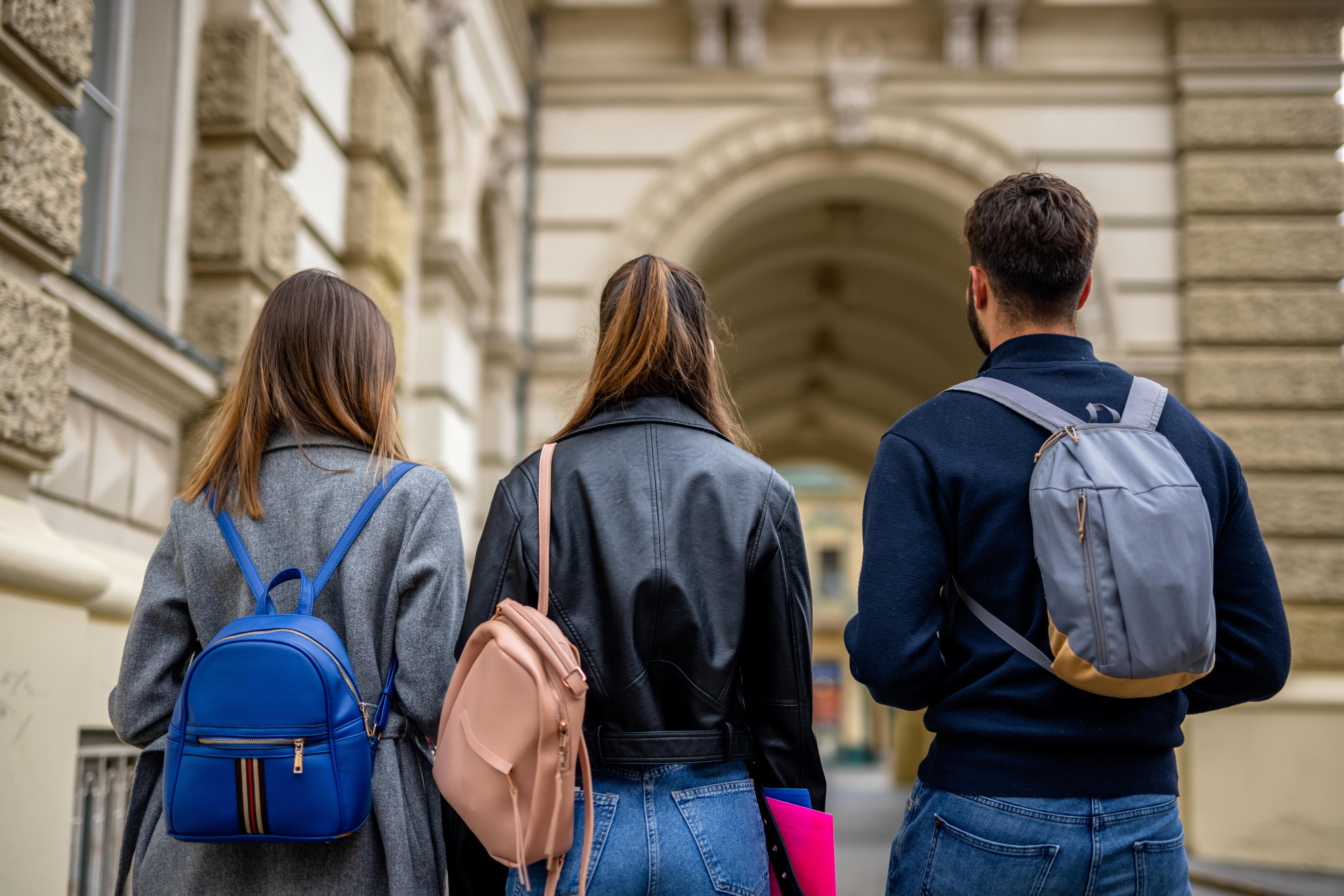 Tři studenti